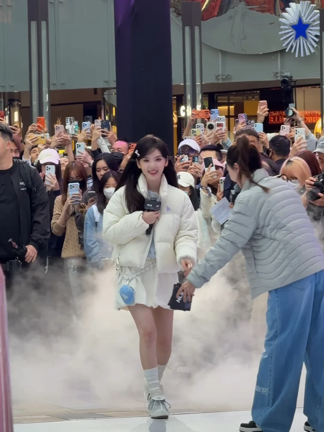北京三里屯偶遇章若楠！！！好清晰的美貌啊啊