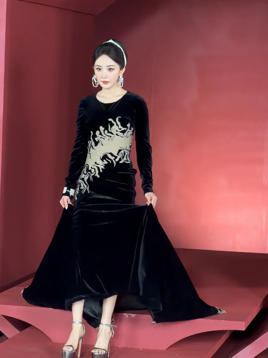 杨幂美到全场尖叫
