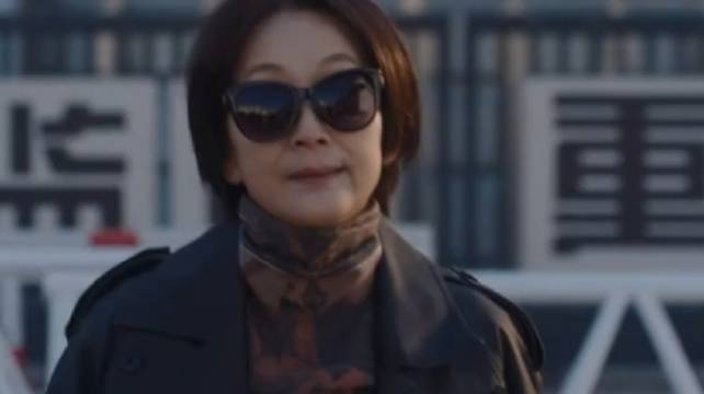 《小城良方》这段真的好好笑，以为是接站没想到是出狱接人[捂嘴哭][捂嘴哭]老戏骨演技一出场就碾压了哈