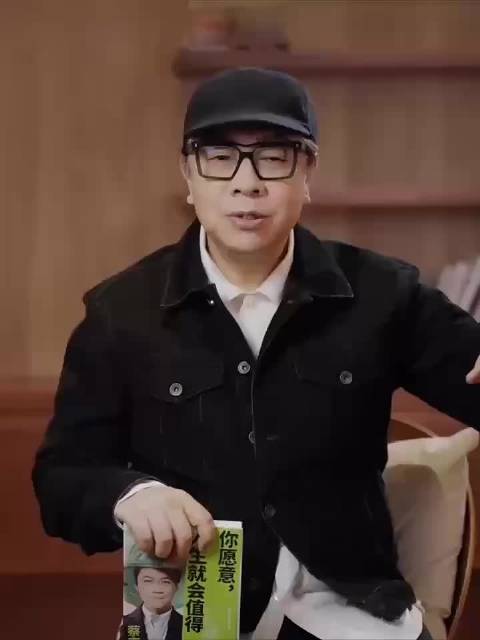#蔡康永账号掉粉#立场问题从来没有“路过”的借口。公众人物享受内地市场带来的红利，就必须守住底线。试