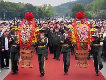 4月5日清明节，毛主席嫡孙毛新宇，携家人回韶山祭祖