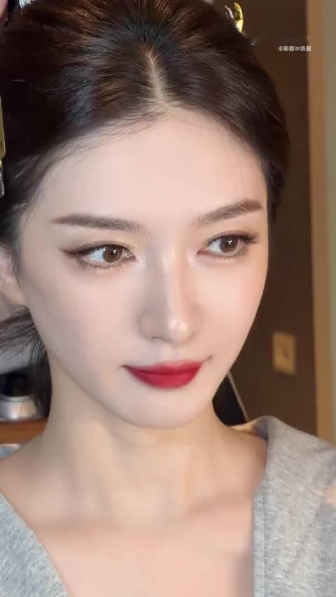 化妆师给江疏影化的中式女明星妆容✨这个妆应该焊在她脸上，第一次发现原来她可以这么好看