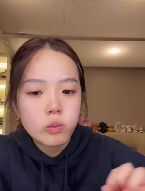 #钟丽缇女儿解释没有考上大学的原因#钟丽缇女儿张思捷直播回应升学争议，因腿伤[捂嘴哭][捂嘴哭]影响