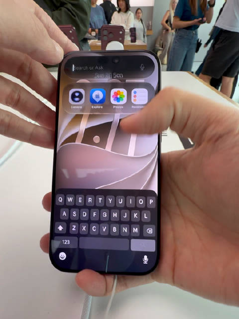 破案了，前两天iOS 27同时滑动通知中心+控制中心会导致iPhone卡住的bug原因竟是… 外版中