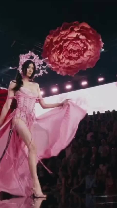 #维秘大秀上的三位国模#每一位都闪耀着独特光芒，让世界了解东方女性魅力！