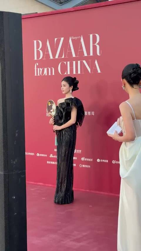 #白鹿时尚芭莎盛典红毯##时尚芭莎盛典红毯路透# 好瘦好美好长的白鹿…#白鹿[超话]#   ​​​