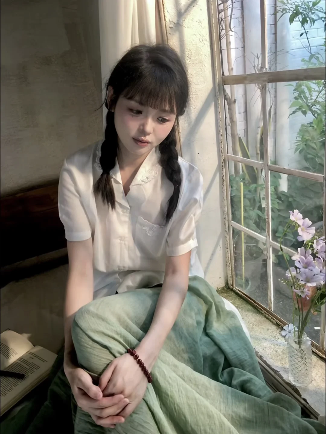 少女小清新情绪暗调故事电影氛围感拍照姿势
