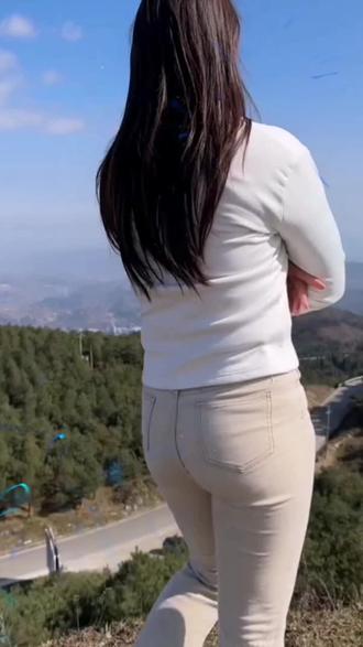 紧身牛仔裤