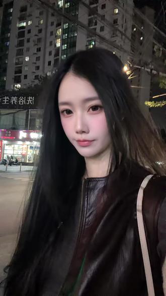 去和闺蜜们聚会，等车车