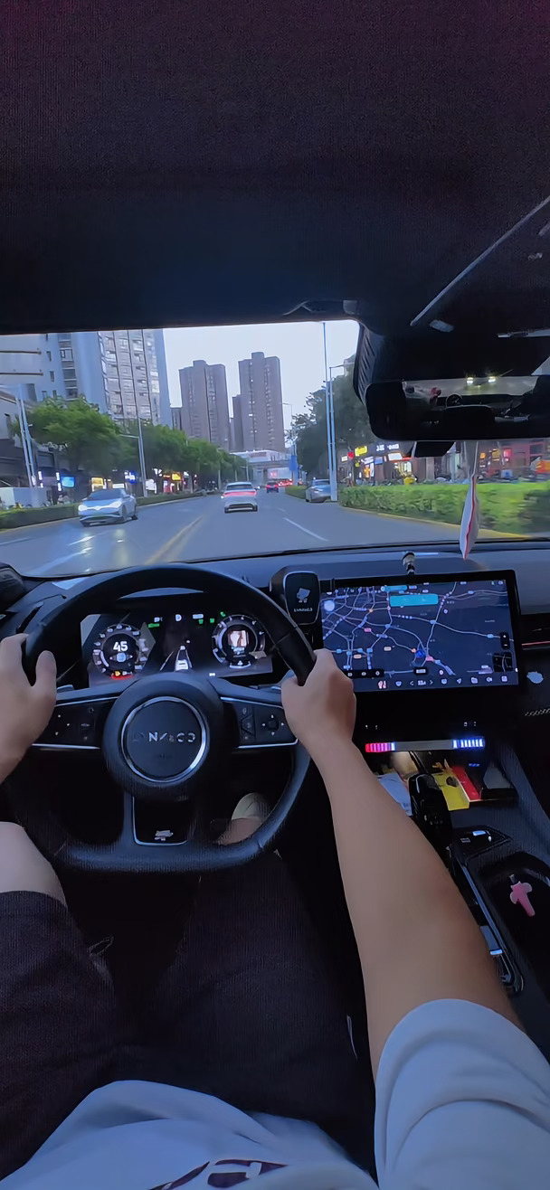 车慢慢开 人漫漫走