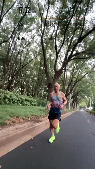 继续低心率有氧找状态，昨天差不多心率跑没出汗今天出了不少