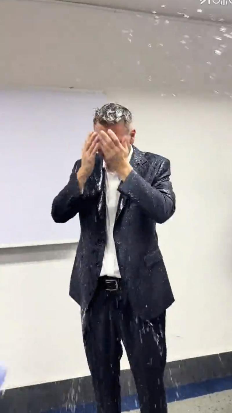 终结47连败！CBA惊艳1战：四川男篮开门红，更衣室堪比夺冠！