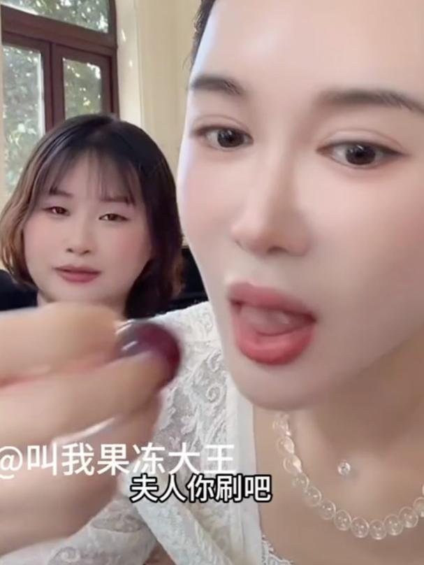 张纪中老婆杜星霖自曝整容失败