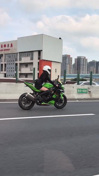 🌇 开着领居家的洪达追着日落
