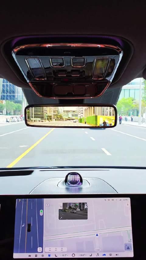 不知道下一站去哪儿？华为乾崑智驾的漫游巡航功能太神了！可以让你在路上从容思考，还能随时呼叫小艺，寻找