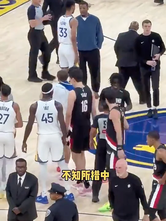 交流达人！杨瀚森赛后与对手谈笑风生