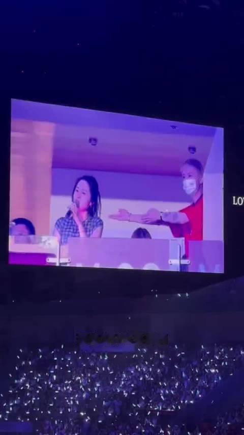 鹿晗去了张碧晨生日会，去朋友的生日会这不是很正常吗，之前鹿晗和张碧晨还一起现身周震南演唱会呢，都是好