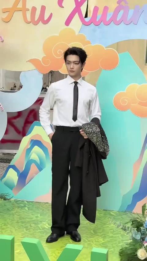 正面的也要存一份，我仿佛看到了陆思诚。 晚上见许凯！