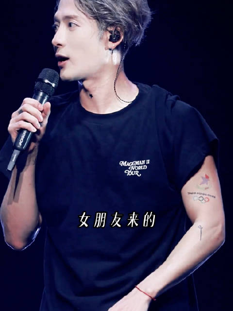 #王嘉尔##王嘉尔说我也想有女朋友#  感觉会很宠老婆的样子 ​