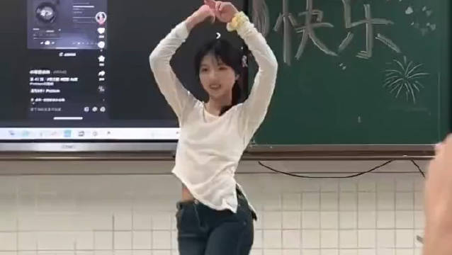 读书时碰到这样的女生能暗恋好几年  ​​​