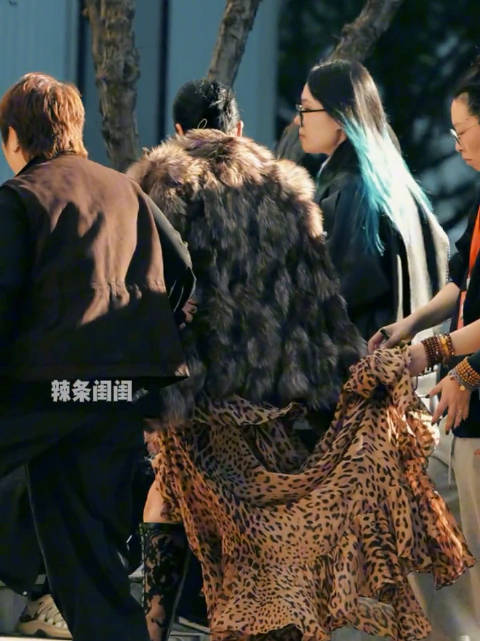 我感觉我脑子里响起了叱咤风云的bgm#那英胡先煦豪门姐弟##那英胡先煦喜人奇妙夜上班路透#  ​​​