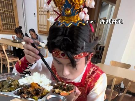 这场面不亚于给洗头的人不停挤洗发水     cr