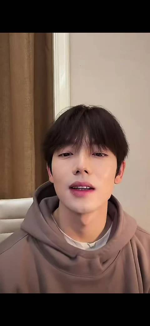 #曾辉韩雨彤恋综在披哥前就定下来了##跨界破圈热点共创##头部热点创作计划#  10月20日曾辉开直