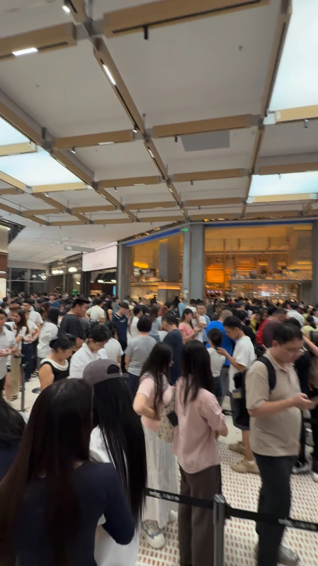 佛山万象天地金粒门？？你真的太夸张了