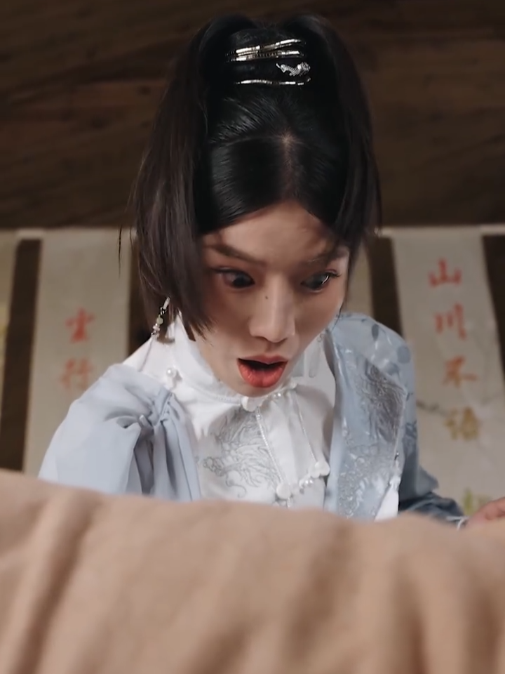 医神归隐当药馆小学徒，大师姐处处针对他。