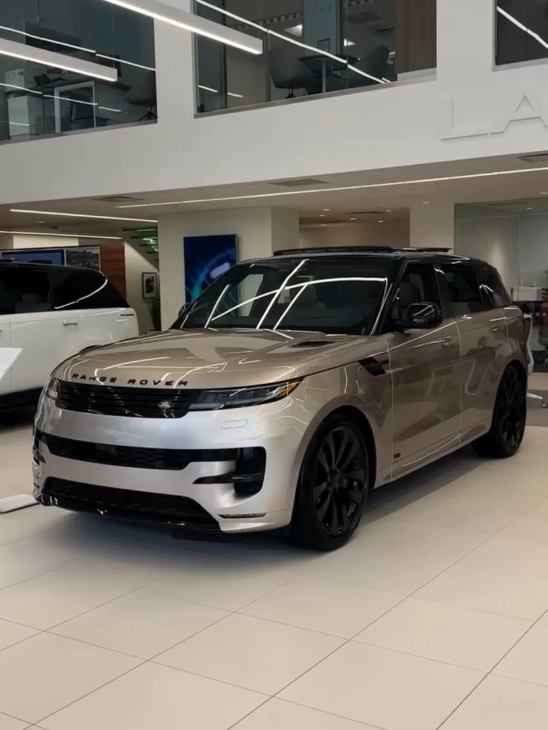 百万级SUV，公路越野双修，还有谁？
