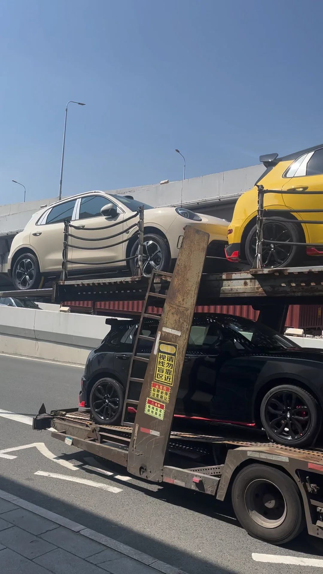 在路上看见的 这个是什么车车啊
