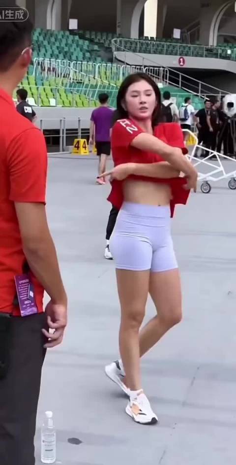 #吴艳妮# 当之无愧的女子跨栏一姐，在训练场上太酷太帅了