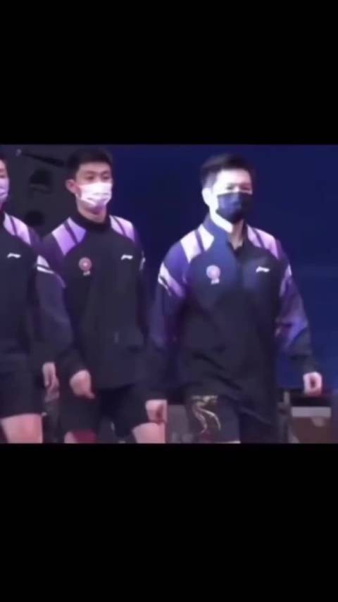 后来才知道走在队伍最前面的是铁血一单，樊振东这一走就是十年，为国征战立下赫赫战功，现在更是孤身一人远