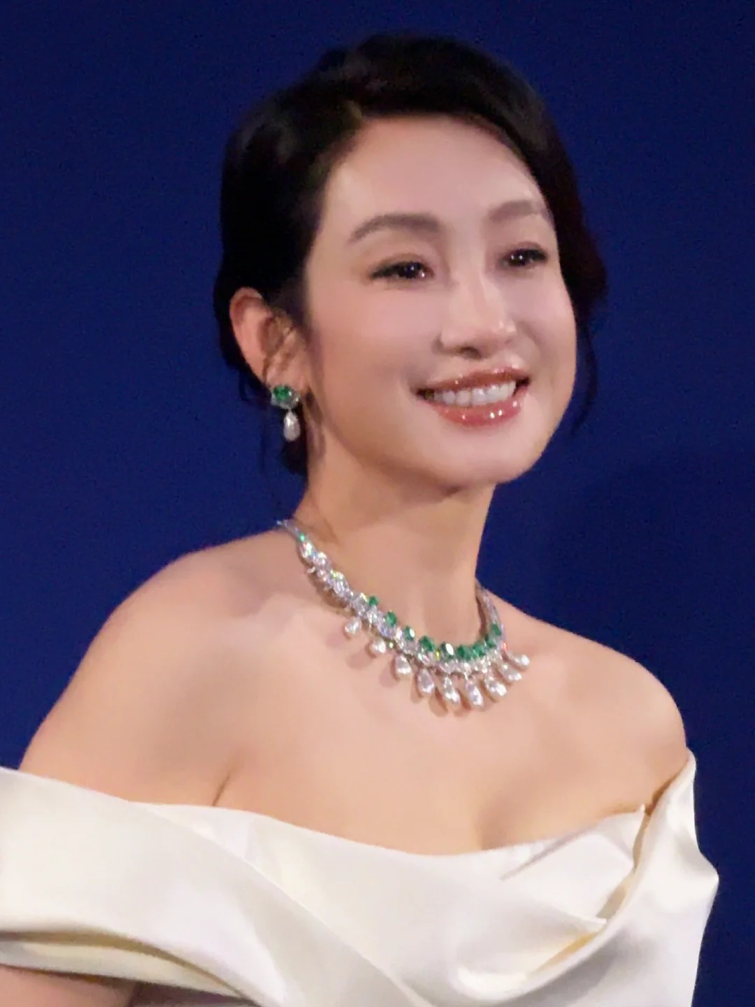 秦海璐今天完全是迪士尼公主