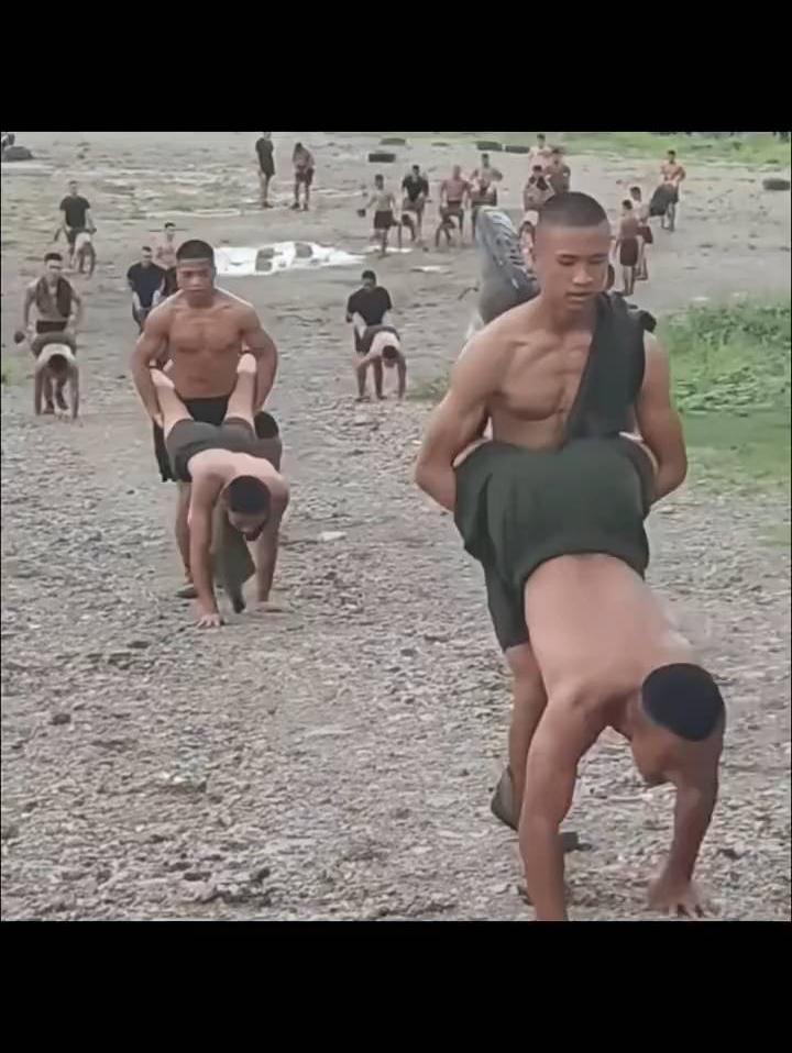 致敬人民子弟兵