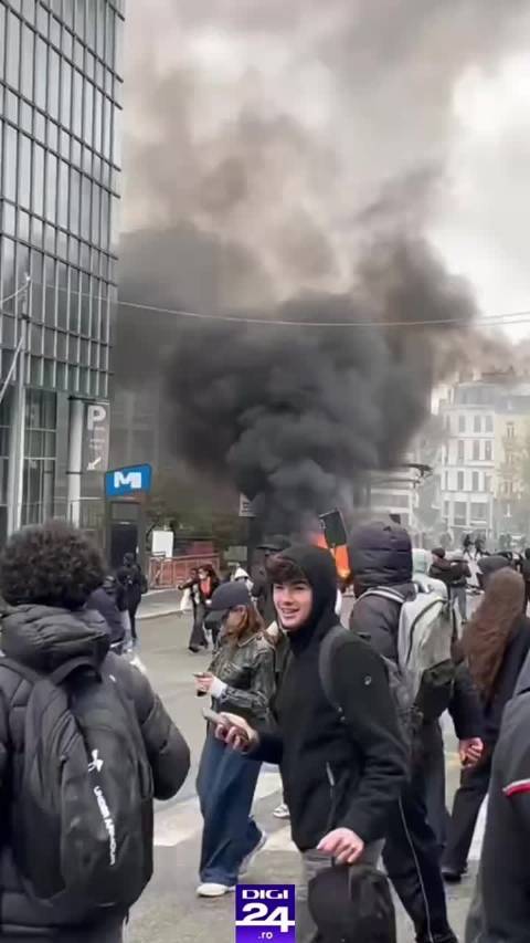 欧洲多国失控了，连比利时布鲁塞尔街头都出现打砸烧的情况。 #欧洲多国爆发示威##法国女子趁乱0元购被