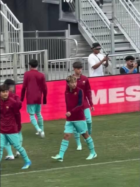 看到这两个韩国的小崽也是替补，好像还是双胞胎啊