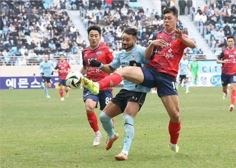 周日信心预测 赛事：韩K联201队伍：首尔FC vs蔚山现代推荐：胜比分：2-0/2-1 赛事：韩K
