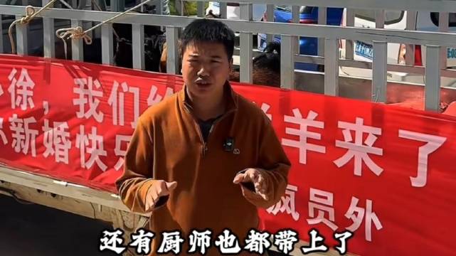 小小徐的这场盛大婚礼，几乎是大家一起凑出来的喜宴
