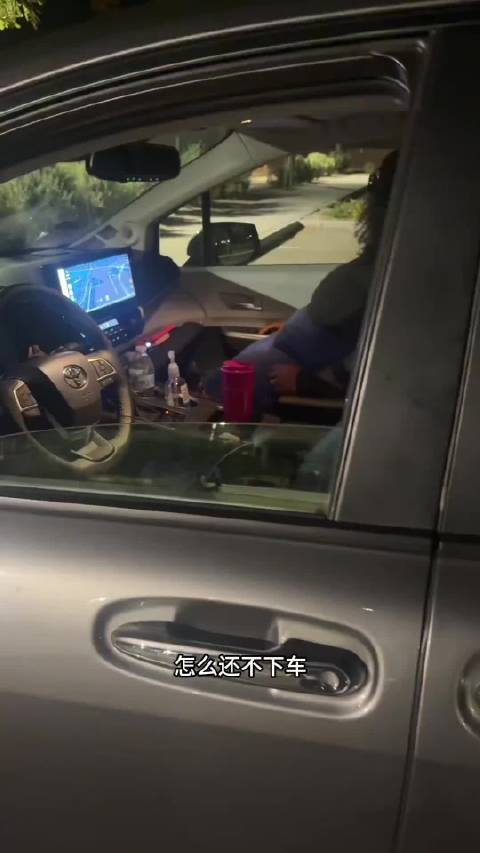 牛！这个绿卡该你拿，相信其他润人不会眼红#海外新鲜事##热点聚焦#  ​​​