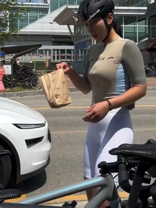 骑行服小姐姐