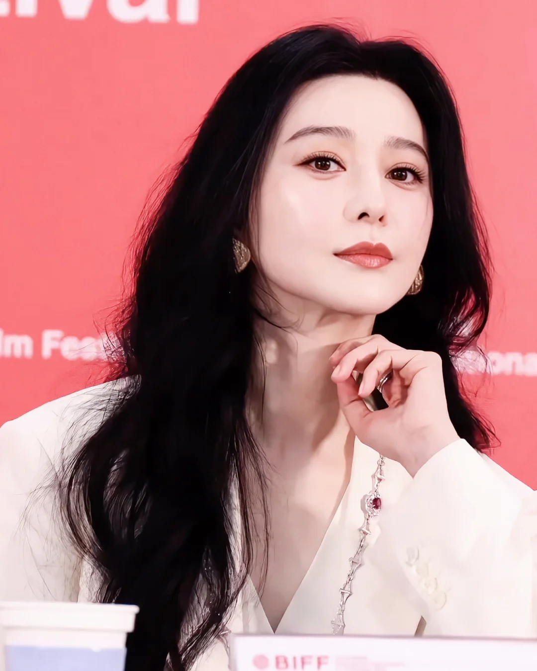 范冰冰在釜山电影节！韩娱直呼：美貌暴击👏🏻