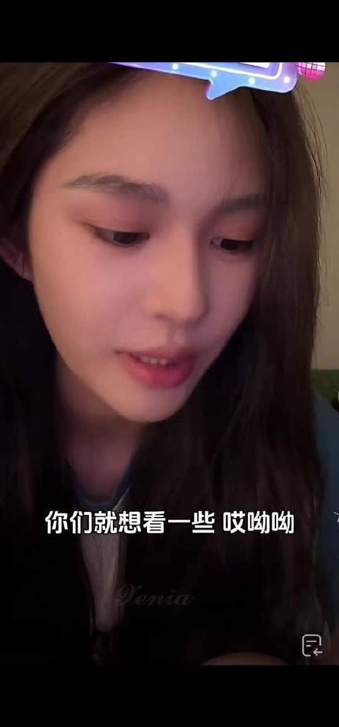 独自回看oneone的片段，脸颊微烫呢～ #王奕# #直播cut#