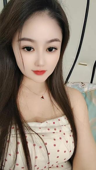 看到别人幸福的时候，我也会掉眼泪，不为别的，总觉得这一路走来那么坎坷，我也应该是幸福的…