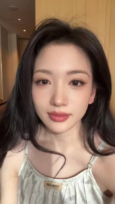 #原来徐艺洋和代露娃是好朋友#徐艺洋和代露娃原来是多年好友，因打麻将相识七年，从无名时互相陪伴，婚礼
