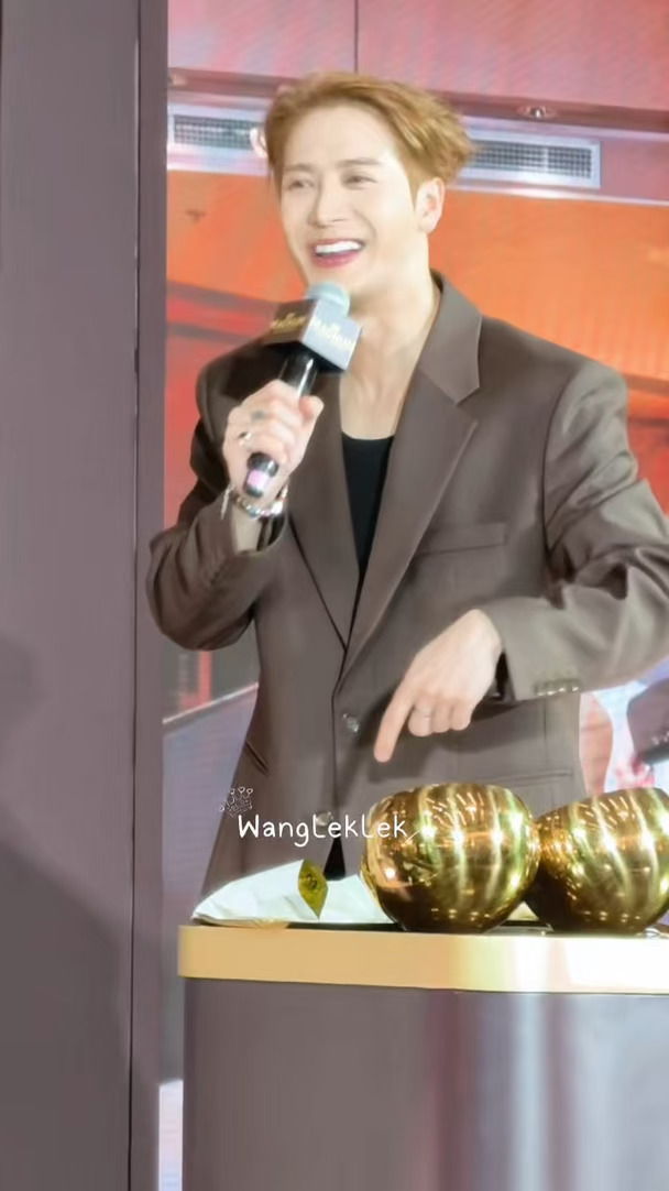‘𝐎𝐜𝐭𝐨𝐛𝐞𝐫 𝐰𝐢𝐬𝐡’☘️ 愿这个十月，我最爱的歌手王嘉尔，永远被爱与善意温暖拥抱。祝你身体健