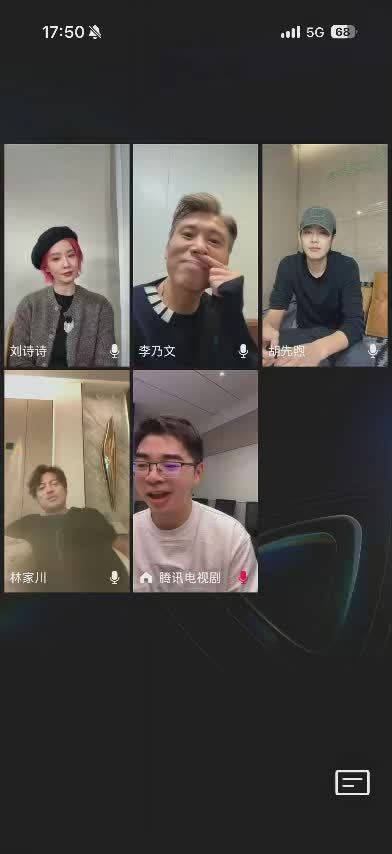 #胡先煦斗角都去炖排骨了##胡先煦勾心斗角谐音梗#  一场直播嘴角没下来过 东北豆角去炖排骨了忙着呢