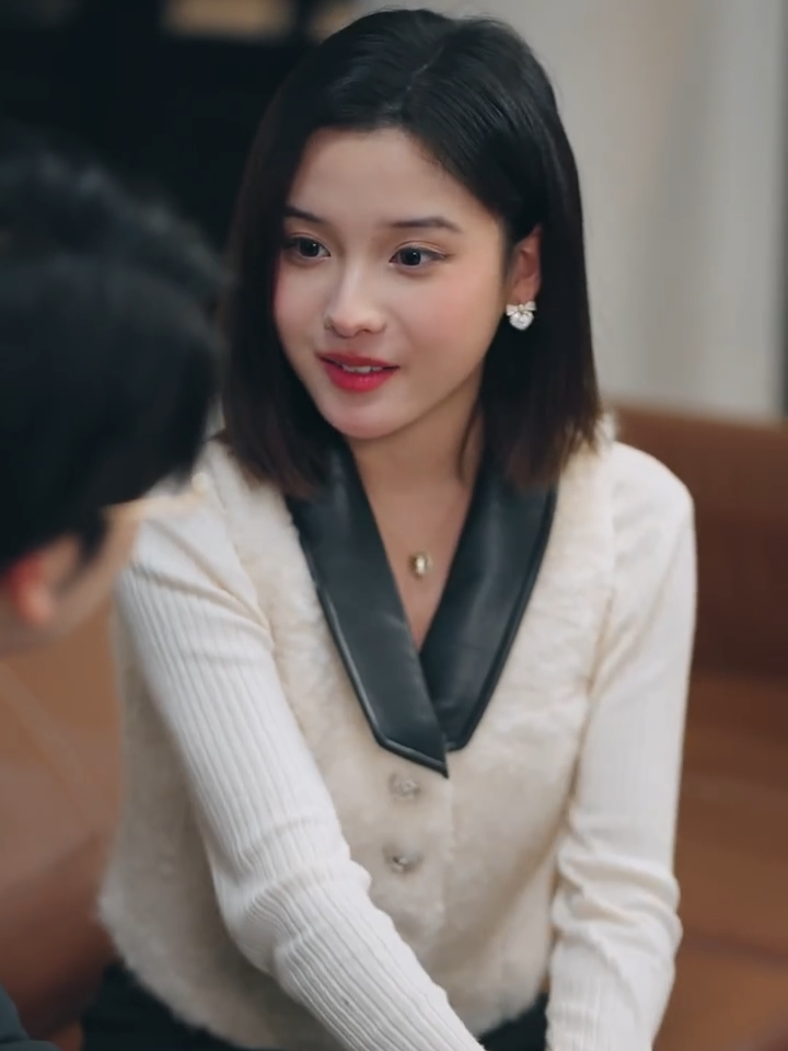主任冒名顶替还开除她，总裁邀她合作，妒忌者联合外人下剧毒