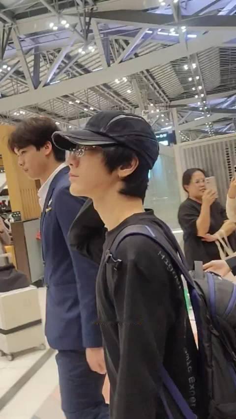 #TEN[超话]# 💜#李永钦2026亚运会宣传大使#   260920 Bkk出发 晚上飞🛫 cr