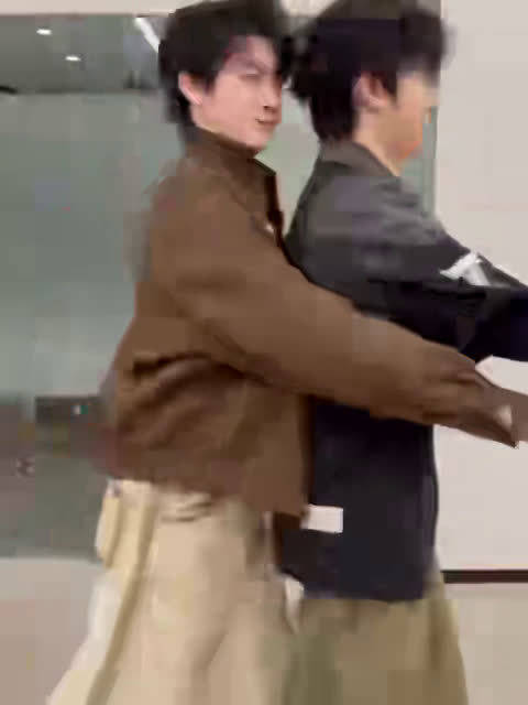 #高超高越你们吵到杨迪了##杨迪双高胎低山臭水遇知音#hello我的AI提示呢